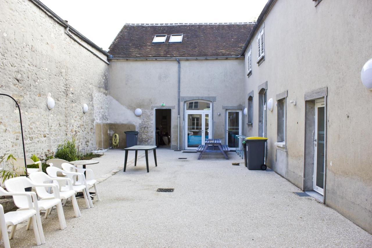 Fontaineblhostel Hostel & Camping Near Fontainebleau La Chapelle-la-Reine Екстериор снимка
